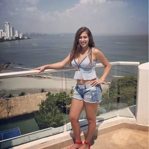 Meet your Posher, Valeria